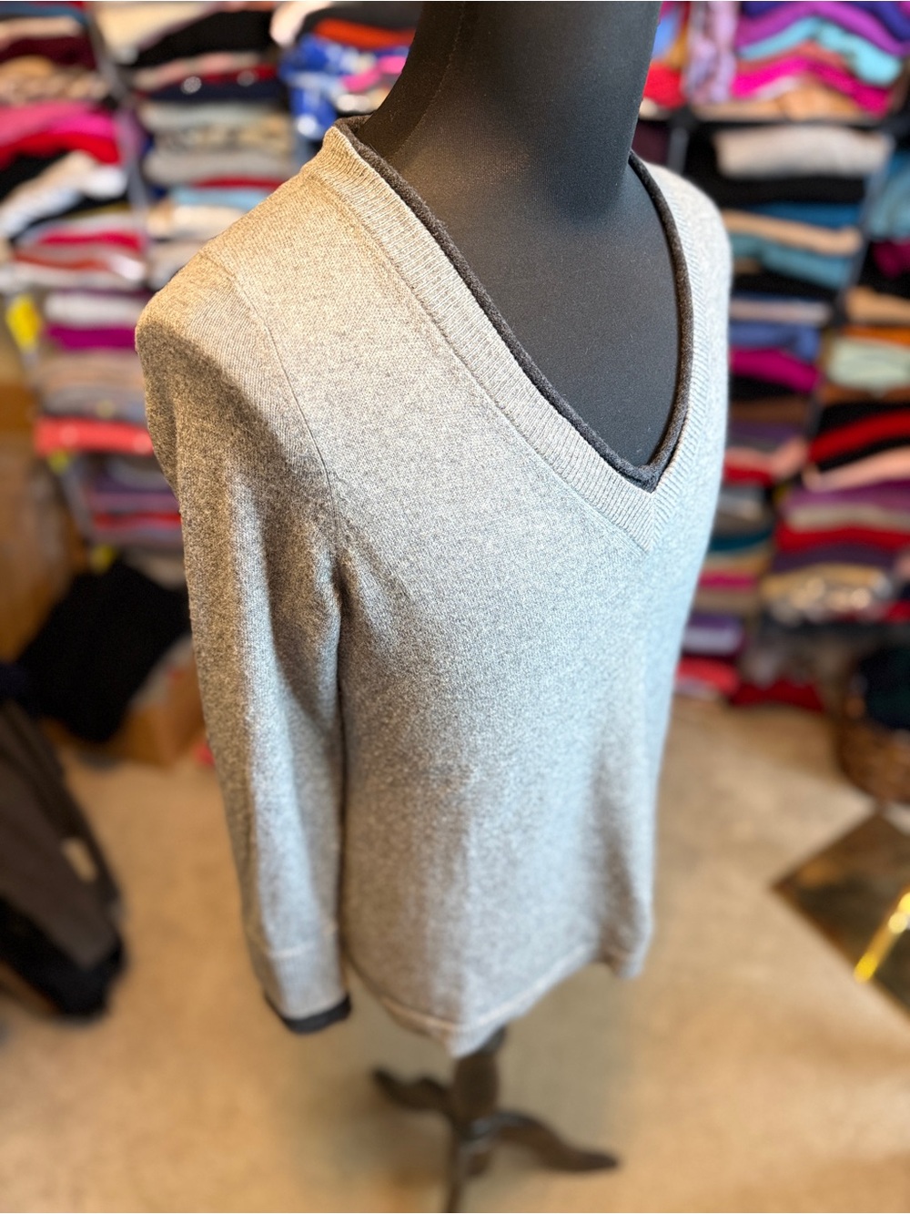 Classic V-Neck Men’s Cashmere Sweater in Light Gray